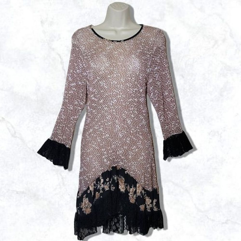 Jody California Mauve Floral Lace Bell Sleeve Ruffle Trim Sheer Tunic Dr…